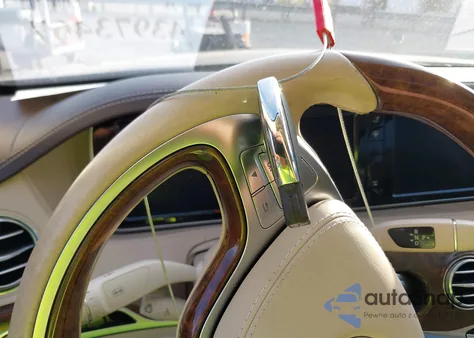 2014 Mercedes-Benz S 550 z USA, uszkodzony, nr VIN WDDUG8CBXEA013998